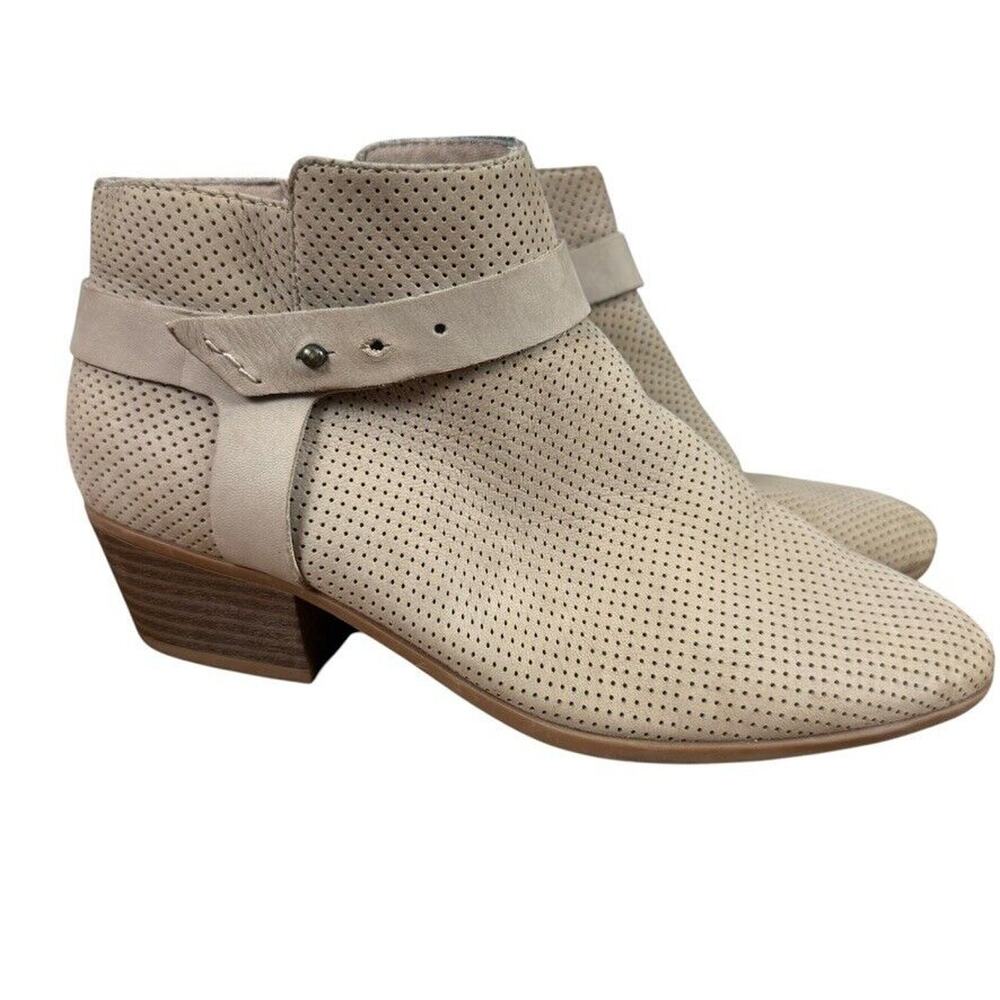 Clarks Boylan Dawn Perforated Nubuck Leather Ankle Boots Booties Shoes sz 7.5
